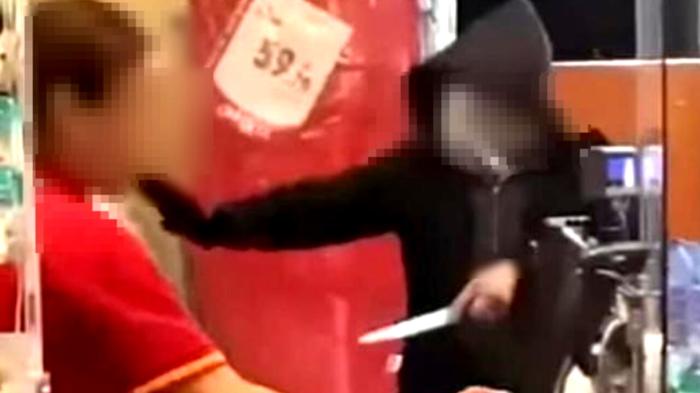 Arrestato rapinatore con coltello in supermercato di Brescia