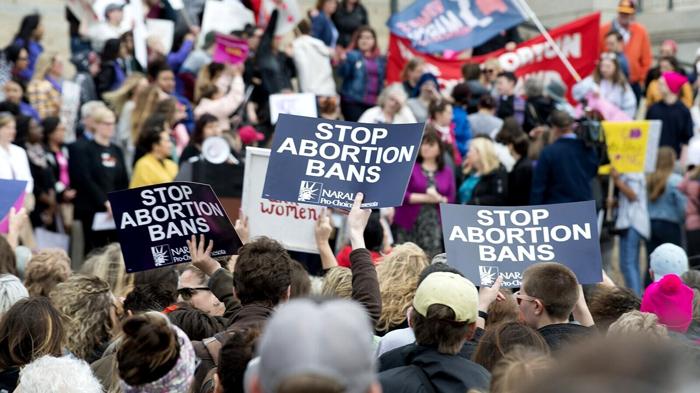 Impatto delle restrizioni sull’aborto: aumento della mortalità neonatale in Texas