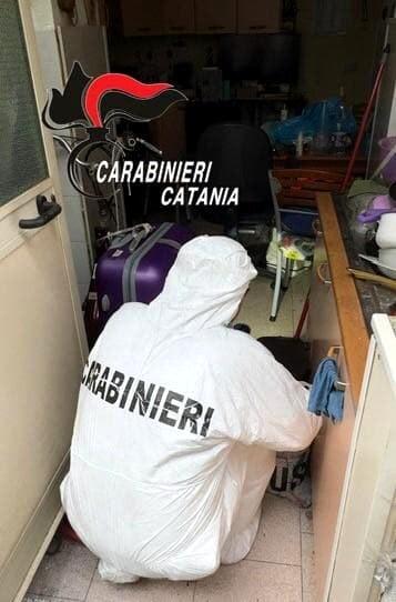 Un momento del sopralluogo in casa dell'indagato omicidio Mascali Foto Carabinieri Catania