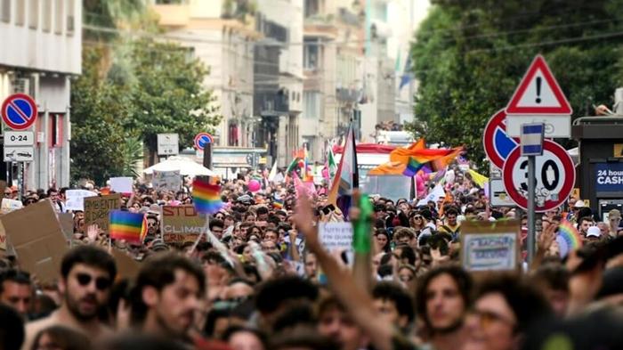 Aggressione omofoba al Pride di Napoli: solidarietà e azione legale