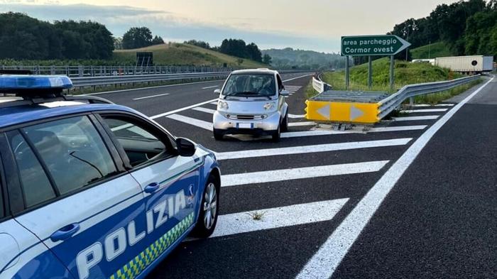 Automobilista contromano ubriaco sulla A23: grave episodio a Udine