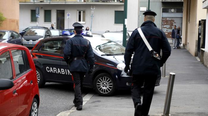 Barista a Vimercate violentata durante rapina