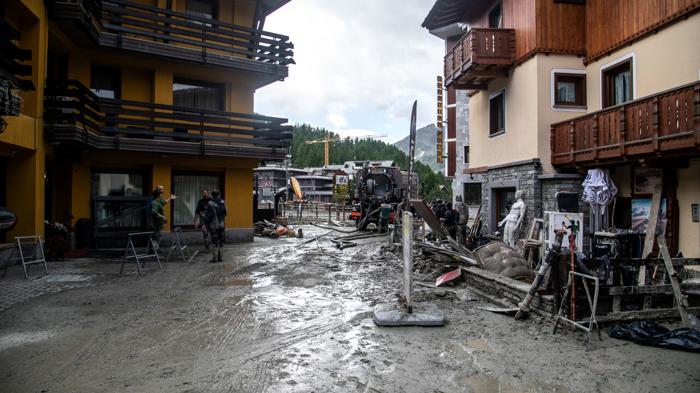 Emergenza turistica in Valle d’Aosta: la polemica dei trasporti ad elicottero