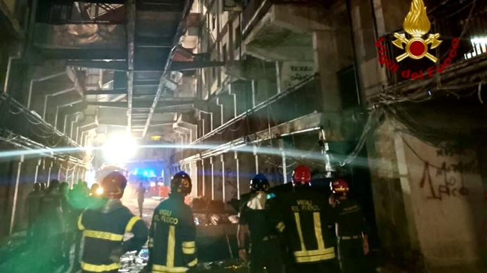 Tragedia a Scampia: crollo alla Vela Celeste