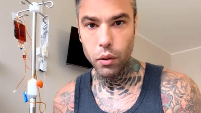 Fedez dimesso dall’ospedale: chiarimenti sul suo stato di salute