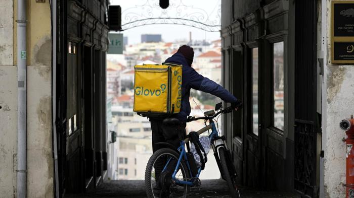 Rider di Glovo brutalmente aggredito a Palermo