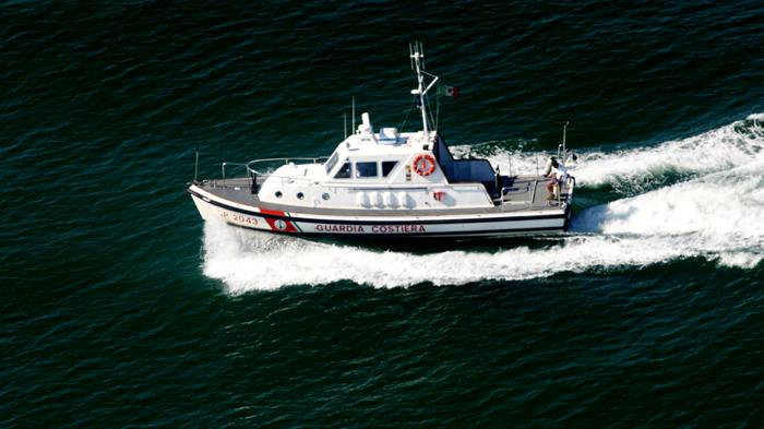 Uomo disperso in mare a Lignano Sabbiadoro: corsa contro il tempo