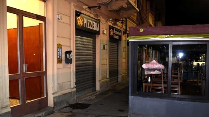 Rissa al ristorante kebab: scontro tra clienti peruviani e gestori pachistani