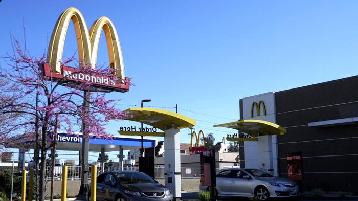 McDonald’s Australia Modifica Orari Colazione a Causa dell’Influenza Aviaria