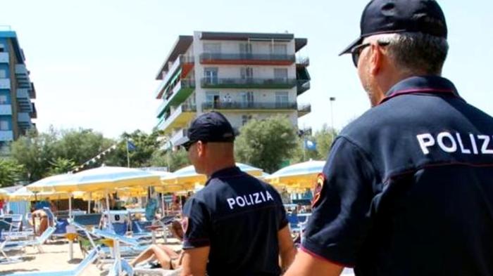 Sparatoria con pistola scacciacani sulla spiaggia di Rivazzurra