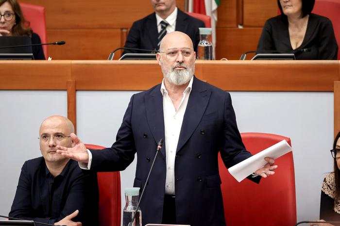 stefano-bonaccini-consiglio-regionale-lapresse