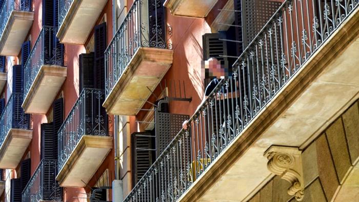 Uomo condannato per getto pericoloso dal balcone a Perugia