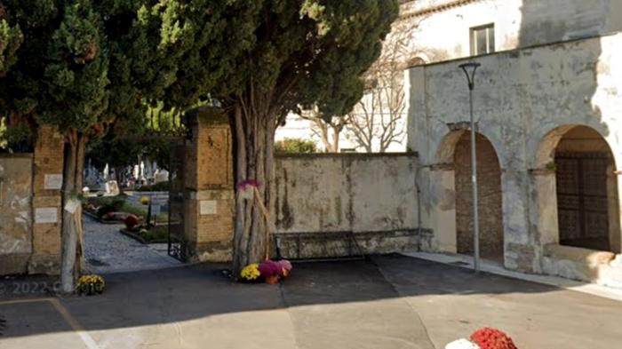 Scena di agitazione al cimitero di Ortona