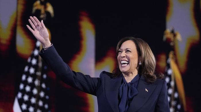 Kamala Harris accetta la nomina democratica per la corsa alla Casa Bianca