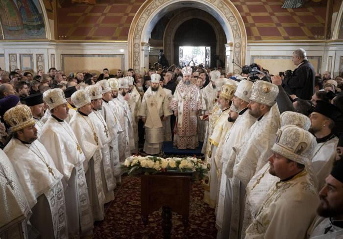 Una funzione religiosa al Pechersk Lavra dei monaci della Chiesa ortodossa ucraina - foto LaPresse (AP Photo/Roman Hrytsyna)