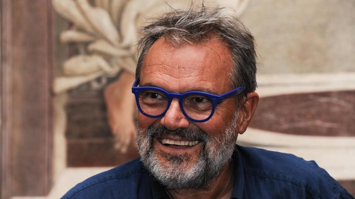 Oliviero Toscani: La Vita e la Sfida contro l’Amiloidosi