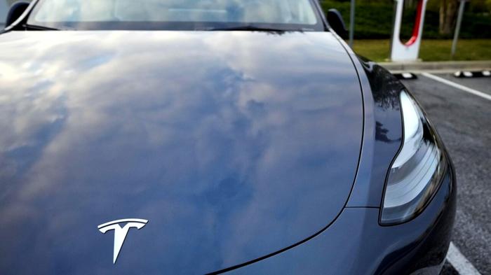 Tesla Annuncia Nuova Riduzione Prezzi per Model 3 e Model Y