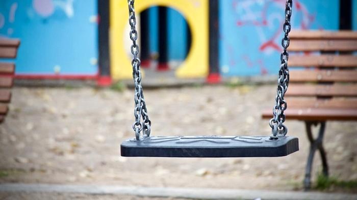 Tragedia al parco giochi: bambina di 6 anni muore in modo scioccante