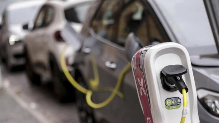 La sfida dell’auto elettrica in Europa: crisi imminente?