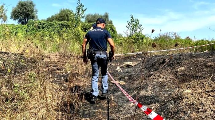 Misterioso omicidio nel rogo: giovane trovato carbonizzato a Napoli