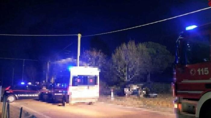 Tragico incidente stradale a Nettuno: due vittime e un mistero da svelare