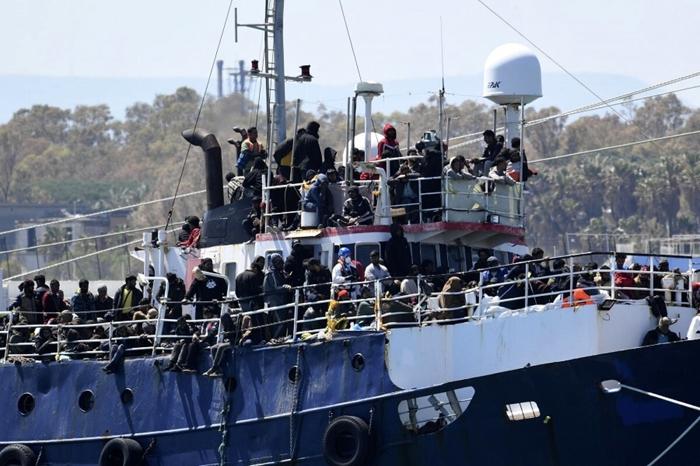 Nuovo sbarco di migranti a Catania LaPresse