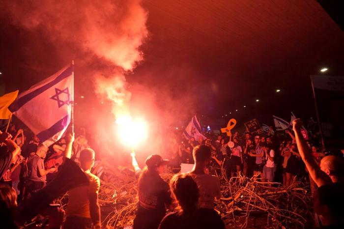 Proteste a Tel Aviv, foto di Ariel Schalit, Associated Press via LaPresse