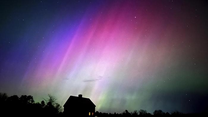 Aurora Boreale in Italia: Spettacolo Celeste Straordinario