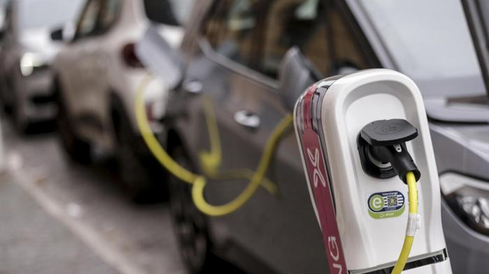 La sfida dell’elettrificazione: rallentamenti nel mercato delle auto elettriche