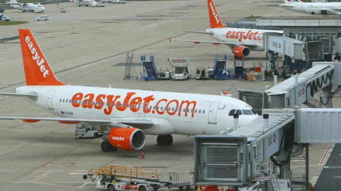 Giovane arrestato su volo EasyJet per errore di prenotazione