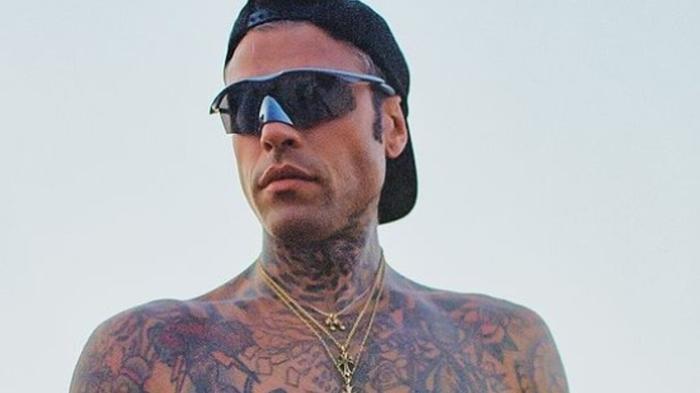 Il mistero di Fedez: scomparso dai riflettori dopo lo scandalo ultras