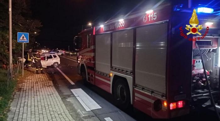 Il secondo veicolo coinvolto (foto vigili del fuoco)