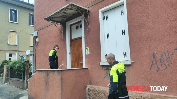 Il sopralluogo della polizia locale