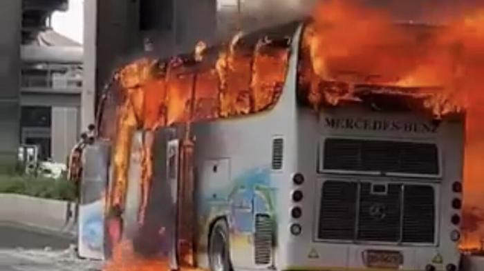 Tragedia in Thailandia: Bus in fiamme con 22 vittime