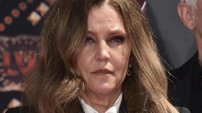 L’Autobiografia Scioccante di Lisa Marie Presley: Dalla Morte del Fratello al Matrimonio con Michael Jackson