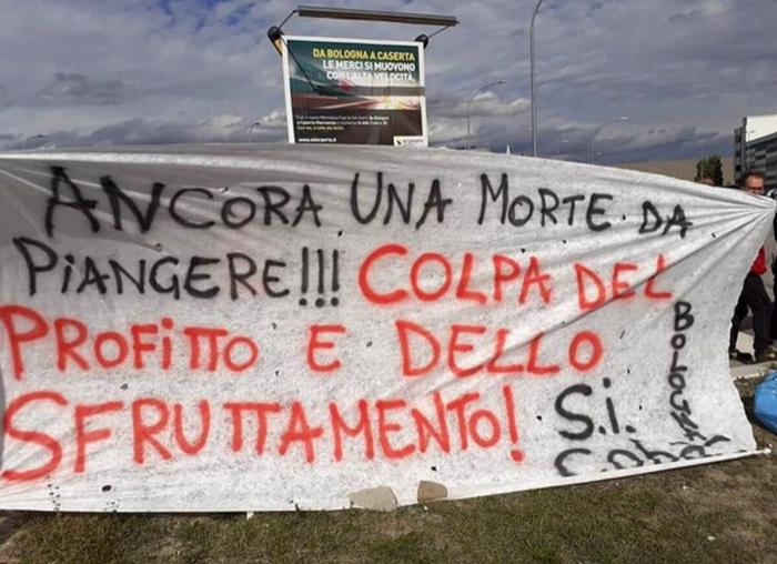 Lo striscione Si Cobas