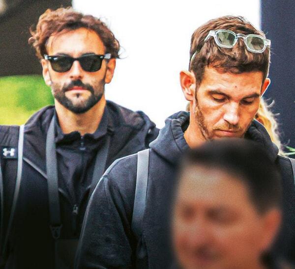 Mengoni e l'amico, foto da Chi-2