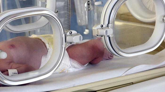 Scoperta scioccante: neonata morta per nutrienti contaminati