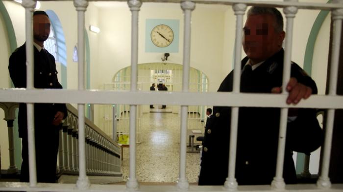 Detenuto denuncia pestaggio da agenti a Marassi: indagine in corso