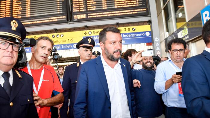 Chiodo in Stazione Termini: Caos Ferroviario a Roma