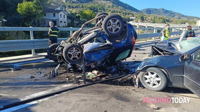 Una delle immagini del terribile impatto sulla Palermo-Sciacca