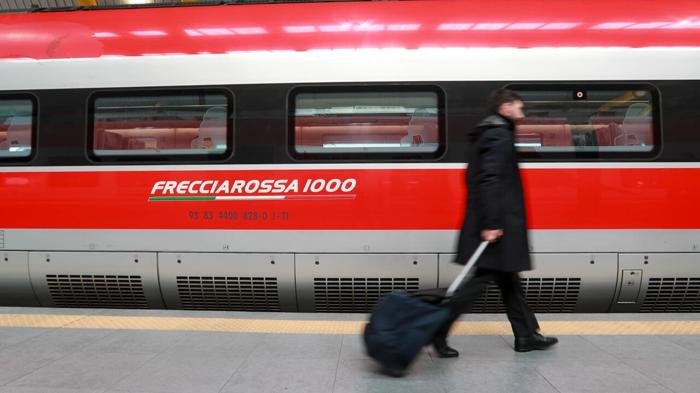 Treno Frecciargento parte in anticipo: polemiche e indignazione