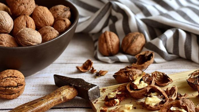 Noci e Demenza: Il Potere Protettivo della Frutta Secca